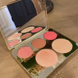 *SOLD* Becca x Jaclyn Hill Champagne Palette✨